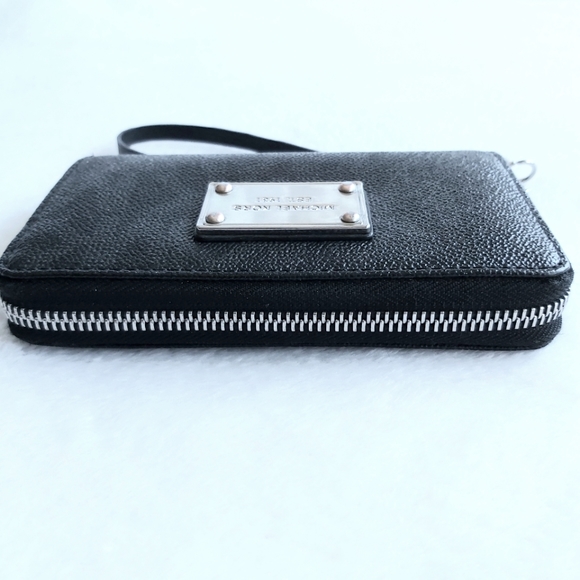 Michael Kors Jet Set Zip around Black Signature Wristlet Wallet - Picture 7 of 15